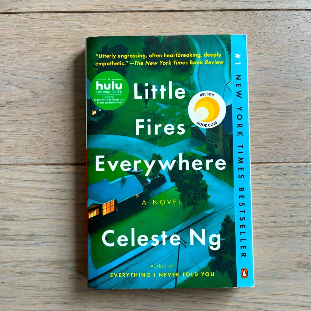 Little fires everywhere - paperback novel